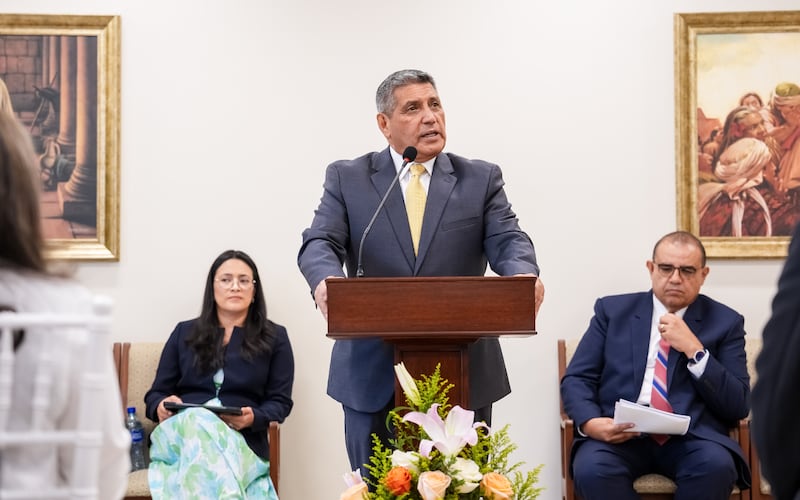 Élder Patricio M. Giuffra, um Setenta Autoridade Geral e presidente da Área da América Central de A Igreja de Jesus Cristo dos Santos dos Últimos Dias, fala aos jornalistas durante o dia de mídia do Templo de Manágua Nicarágua na segunda-feira, 7 de setembro de 2026.