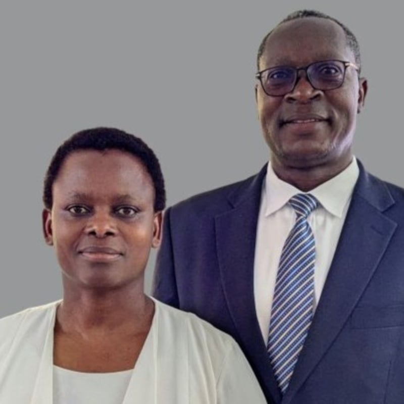 Gordon Ondiek e Rose Ondiek, que servirão como presidente e companheira da nova Missão Nigéria Porto Harcourt Sul a partir de julho de 2026.