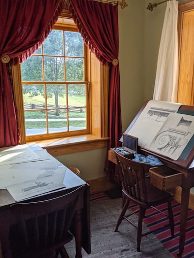 Uma sala na casa de William e Caroline Weeks, na histórica Nauvoo, Illinois, em 24 de setembro de 2021. Williams Weeks era arquiteto e trabalhou com Joseph Smith nos planos para o Templo de Nauvoo.