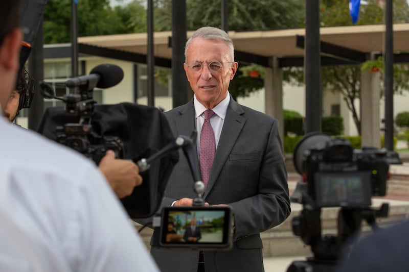 Élder Ulisses Soares do Quórum dos Doze Apóstolos grava uma mensagem comemorando o 150º aniversário do início da obra missionária no México no Centro de Treinamento Missionário do México na Cidade do México, México, em agosto de 2026.