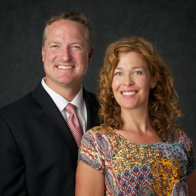 Élder Jeremy R. Jaggi e irmã Amy Anne Jaggi