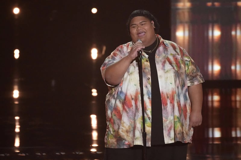 Iam Tongi, membro de A Igreja de Jesus Cristo dos Santos dos Últimos Dias, se apresenta no “American Idol”.