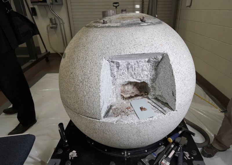 A pedra circular do Templo de Salt Lake e a cápsula do tempo em Salt Lake City na quarta-feira, dia 20 de maio de 2020.