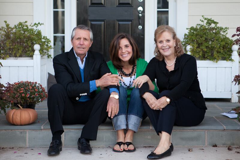 A partir da esquerda, Gary Player, sua filha Amanda-Leigh Player Hall e sua falecida esposa, Vivienne Player.