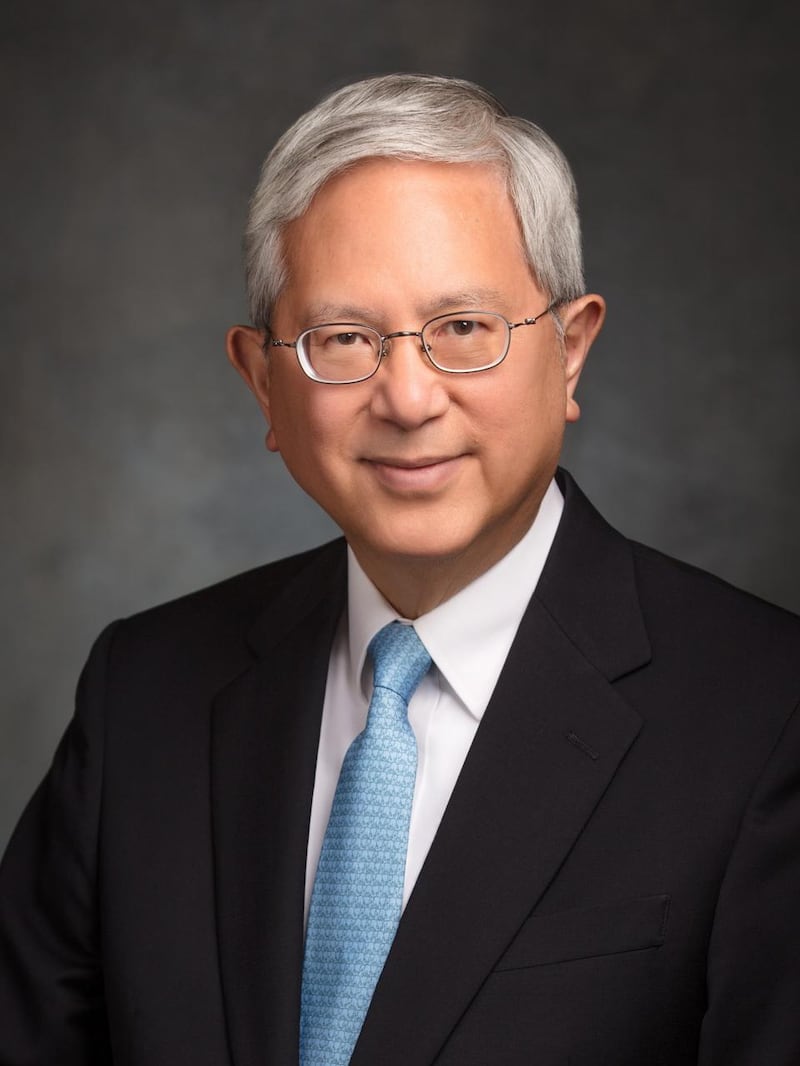 Élder Gerrit W. Gong do Quórum dos Doze Apóstolos.