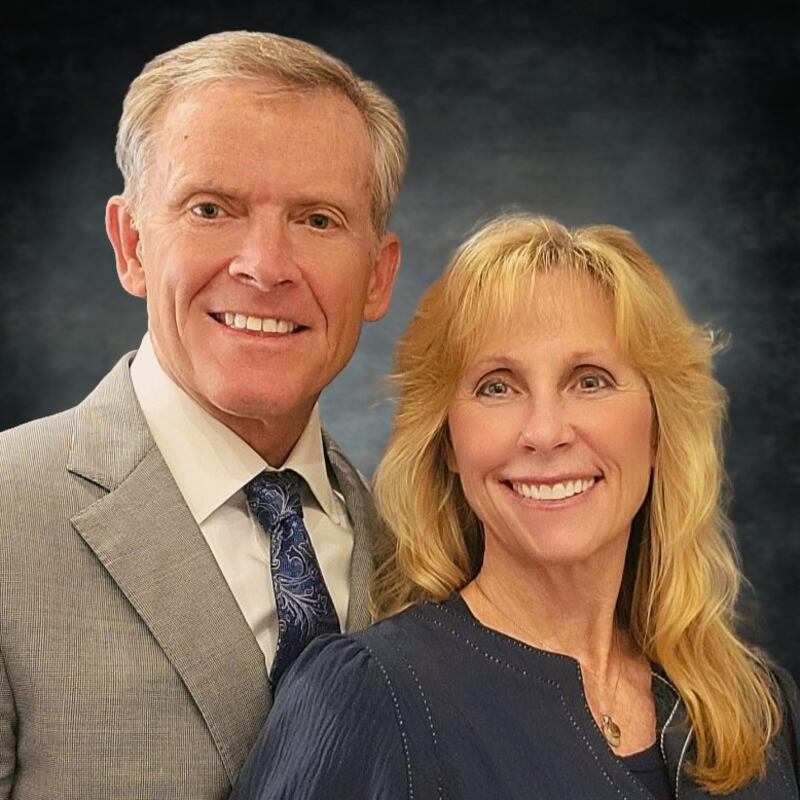 Tod M. Turley e Lindie Turley, que servirão como presidente e companheira da Missão Raleigh Carolina do Norte a partir de julho de 2026.