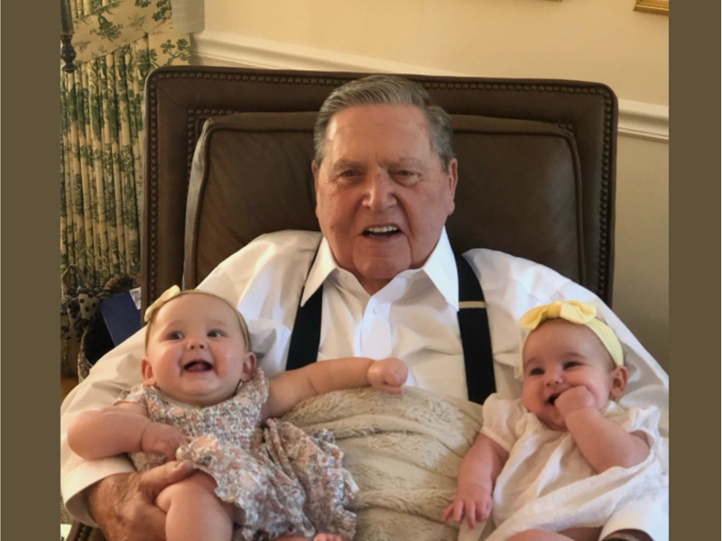 Élder Jeffrey R. Holland, do Quórum dos Doze Apóstolos, compartilhou nas redes sociais que encontra esperança e alegria em uma nova geração de sua família.