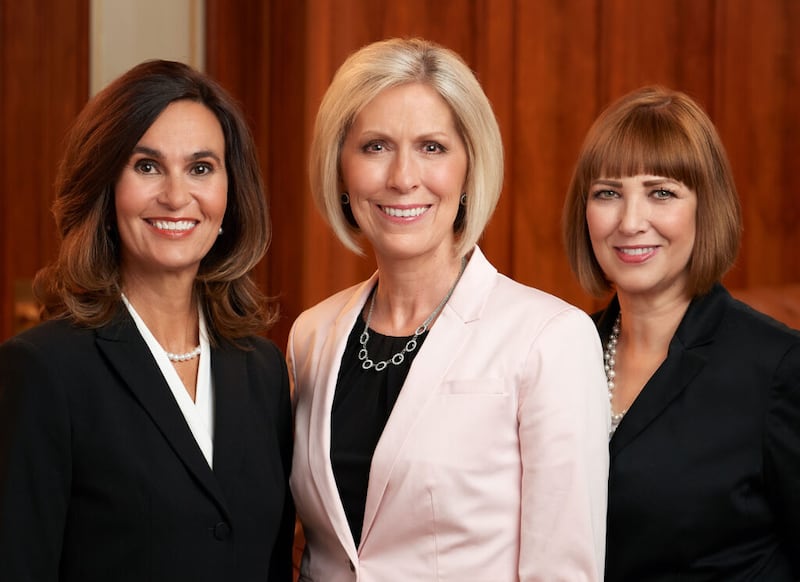 A presidência geral da Primária: da esquerda para a direita, irmã Lisa L. Harkness, primeira conselheira; irmã Joy D. Jones, presidente; e irmã Cristina B. Franco, segunda conselheira. Crédito: A Igreja de Jesus Cristo dos Santos dos Últimos Dias