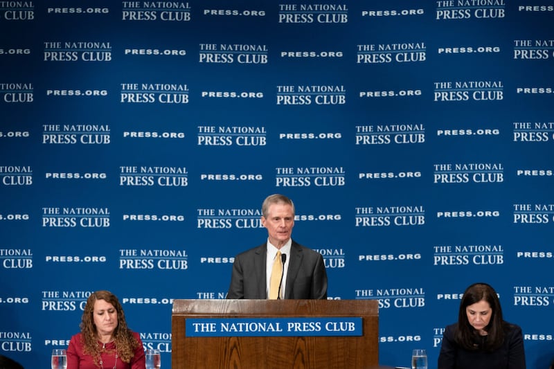 Élder David A. Bednar, membro do Quórum dos Doze Apóstolos de A Igreja de Jesus Cristo dos Santos dos Últimos Dias, discursa no National Press Club em Washington, D.C., na quinta-feira, 26 de maio de 2022.