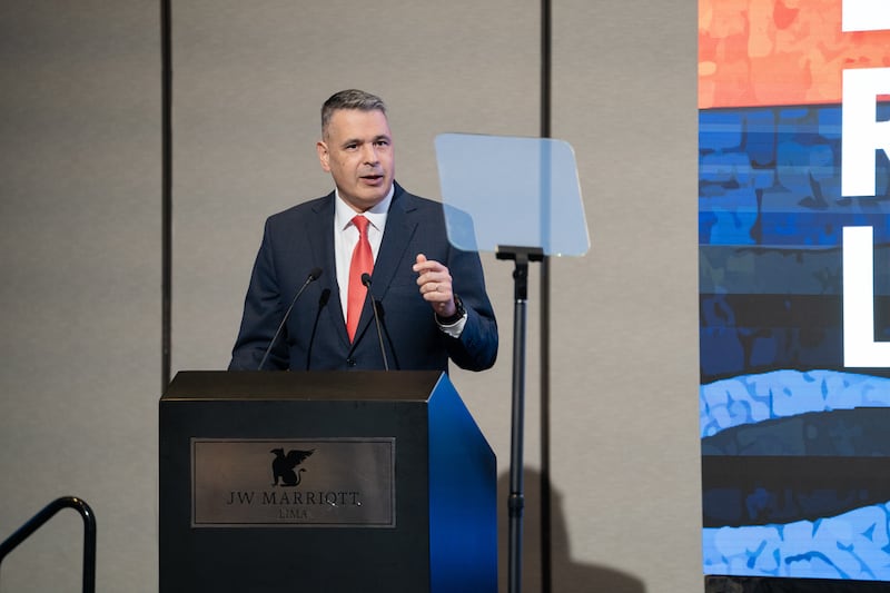 Élder Juan Pablo Villar, um Setenta Autoridade Geral e presidente da Área Noroeste da América do Sul da Igreja, fala no primeiro Simpósio Internacional sobre Liberdade Religiosa em Lima, Peru, 4-5 de agosto de 2026.