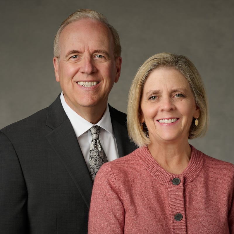 McKay M. Pearson e Jodi K. Pearson, que servirão como presidente e companheira da Missão Honduras Tegucigalpa a partir de julho de 2026.