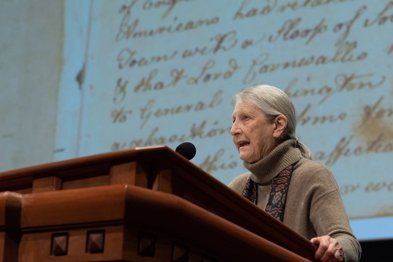 Laurel Thatcher Ulrich, da Universidade de Harvard, discursa no simpósio sobre “Mulheres, Religião e Registros”, no Teatro do Centro de Conferências no sábado, 25 de fevereiro de 2023.