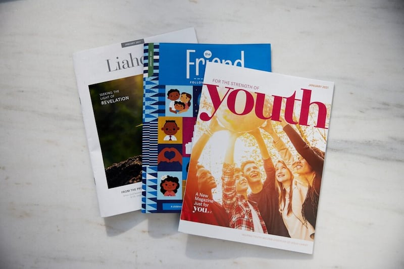 Capas das revistas A Amiga, Para o Vigor da Juventude e Liahona.