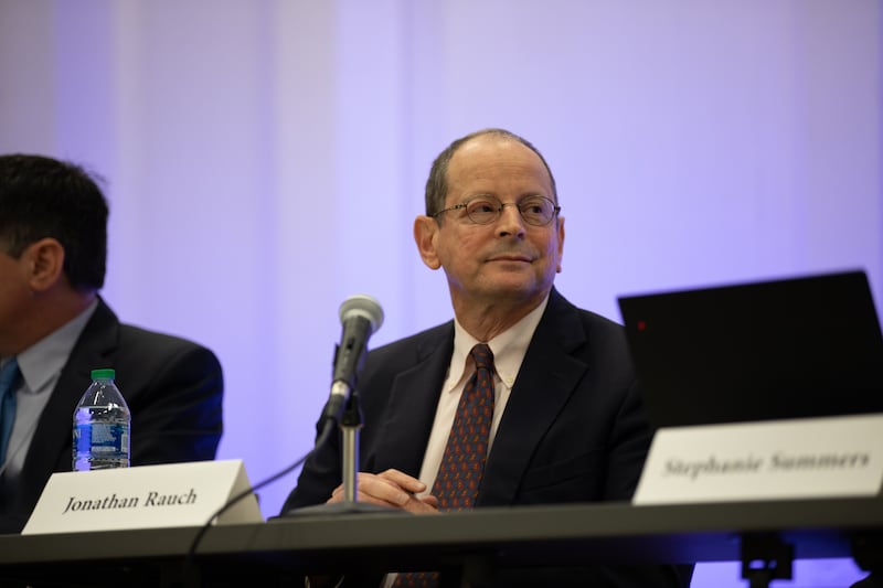 Jonathan Rauch, membro sênior da Brookings Institution, escritor colaborador da revista The Atlantic e autor, participou de um painel durante a primeira sessão geral da conferência anual de Liberdade Religiosa em Provo, Utah, na quinta-feira, 15 de junho de 2023.