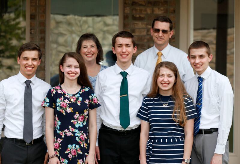 Joshua, Cathryn, Nichole, Joseph, Nathan, Nataleigh e Jonathan Taylor são fotografados em sua casa em San Antonio, no domingo, dia 20 de junho de 2021.