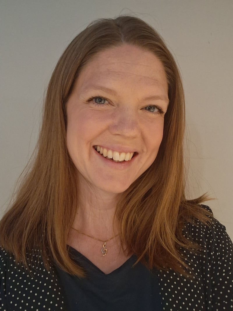 Hanna Saffer, autora e compositora de "My Covenants" do novo hinário global da Igreja, está retratada em Lomma, Suécia, em 2026.