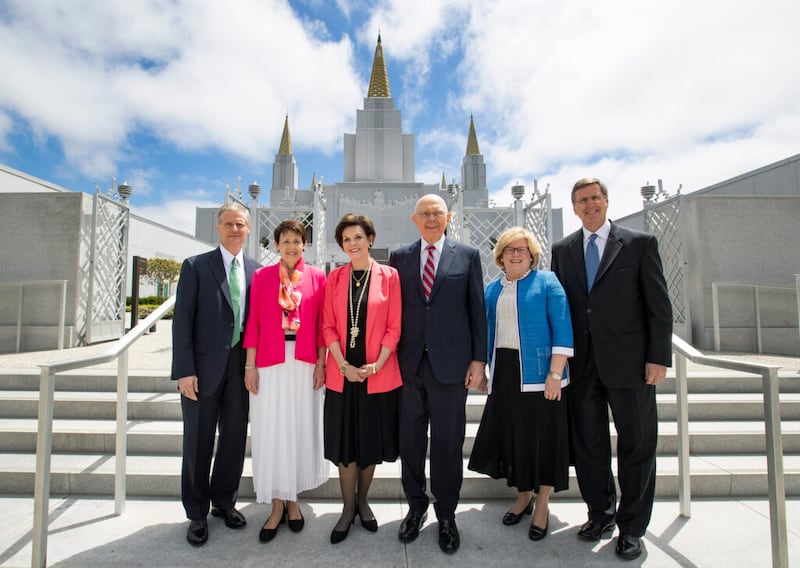 Elder David A. Bednar of the Quorum of the Twelve Apostles and his wife, Sister Susan Bednar, President Dallin H. Oaks, first counselor in the First Presidency, and his wife, Sister Kristen Oaks, center, and Elder Kevin W. Pearson, a General Authority Seventy and president of the California Area, and his wife, Sister June Pearson outside the Oakland California Temple on Saturday, June 15, 2019.