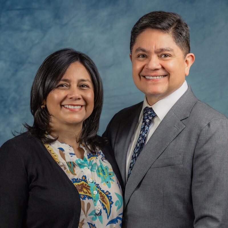 Andres L. Dorado e Martha Dorado, que servirão como presidente e companheira da Missão Argentina Mendoza a partir de julho de 2026.