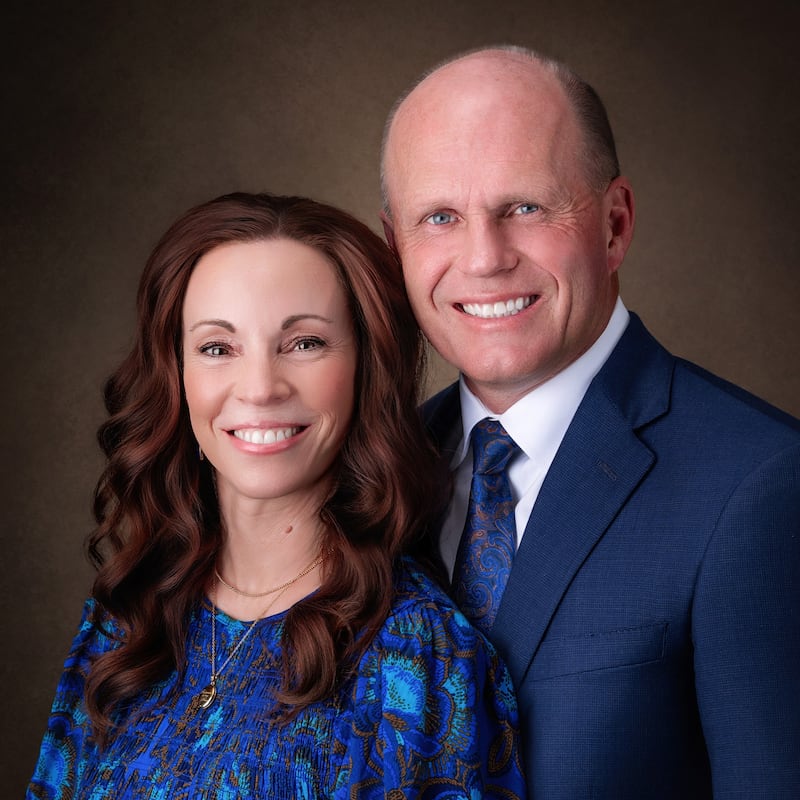 Brett D. Christiansen e Susan G. Christiansen, que servirão como presidente e companheira da nova Missão Cheyenne Wyoming a partir de julho de 2026.