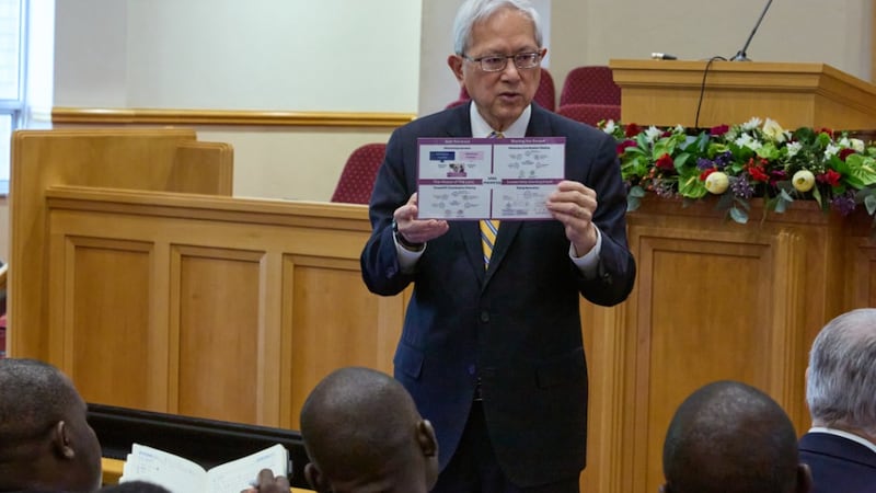 Elder Gerrit W. Gong discursa em uma reunião de instrução de liderança em Johannesburg, África do Sul, 16 de maio de 2026.