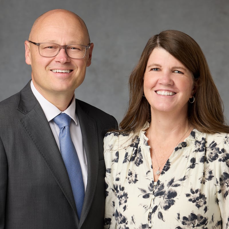 Jared Theurer e Heather Theurer, que serão presidente e companheira da Missão Alemanha Frankfurt a partir de julho de 2026.