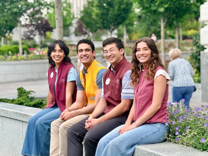 Voluntários jovens adultos para a Celebração do Templo de Salt Lake em 2027.