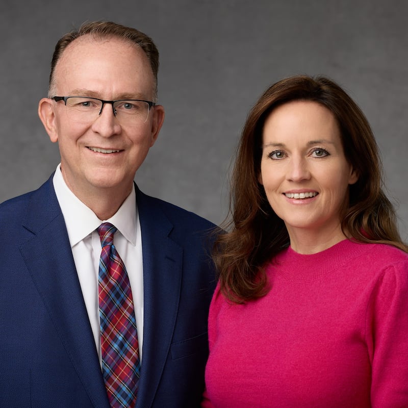 Jason Kerr e Kristen Kerr, que servirão como presidente e companheira da Missão Japão Kobe a partir de julho de 2026.