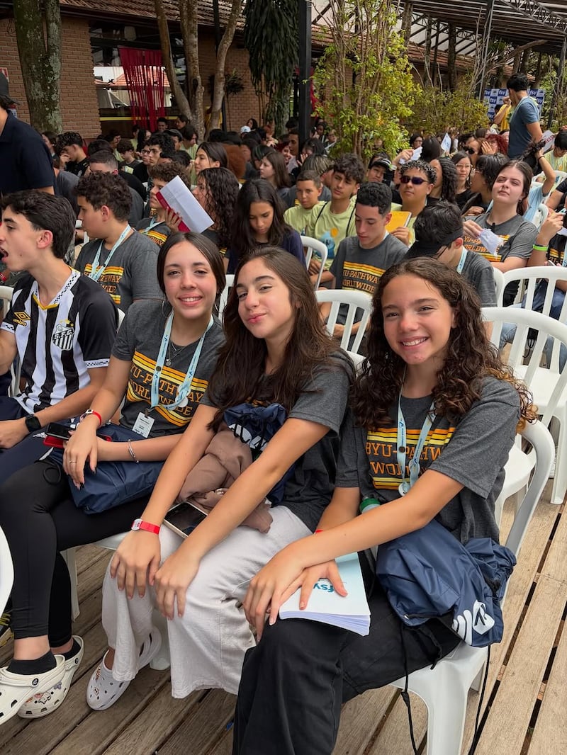 Jovens participam de uma sessão do FSY no Brasil em fevereiro de 2026.