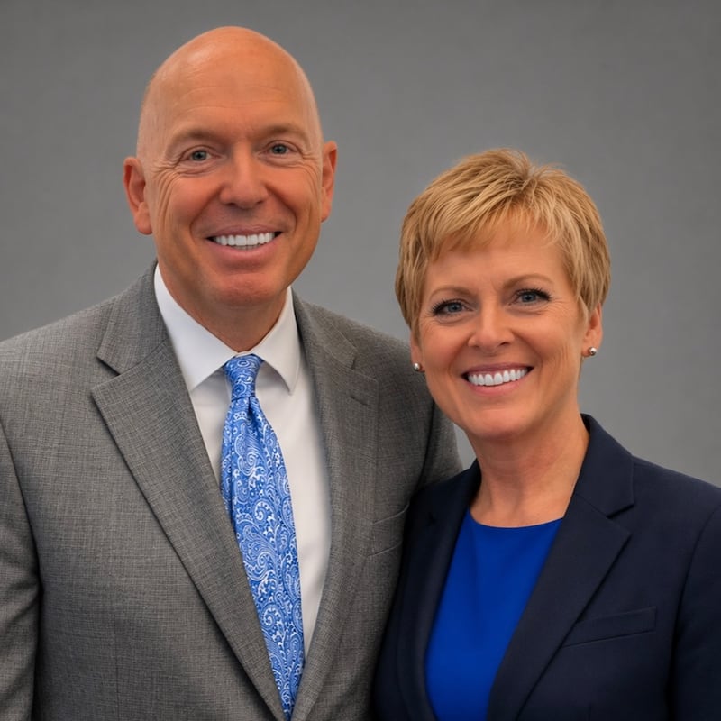 Brian L. Rawson e Linda Rawson, que servirão como presidente e matrona do novo Templo de Wichita Kansas quando o templo for dedicado.
