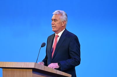 Élder Dieter F. Uchtdorf, do Quórum dos Doze Apóstolos, faz seus últimos comentários na conclusão do Seminário para Nova Liderança de Missão de 2021, transmitido do Teatro do Centro de Conferências em Salt Lake City, Utah, no sábado, dia 26 de junho de 2021.