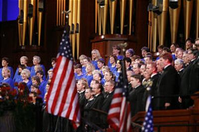O Coro do Tabernáculo Mórmon canta na Convenção Nacional de Serviços Religiosos Patrióticos para a convenção da Legião Americana, em 28 de agosto de 2006, no Centro de Conferências em Salt Lake City.