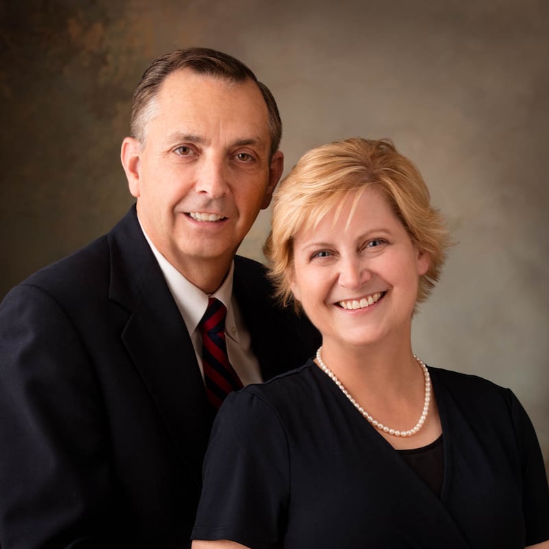 Fred Mullins e Jennifer Mullins, que servirão como presidente e matrona do Templo de Richmond Virginia a partir de setembro de 2026.