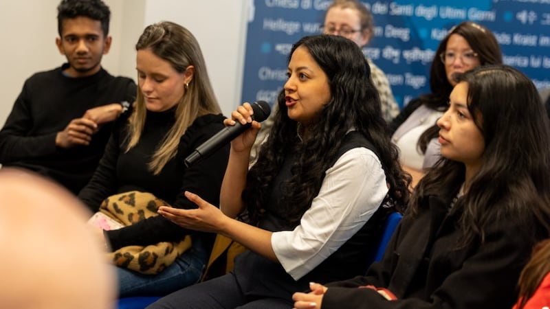 Os participantes da Conferência Nexus de Bruxelas refletem sobre os momentos mais impactantes do evento e compartilham planos de esforços práticos de suas comunidades de origem após a conclusão da conferência em 14 de maio de 2026, em Bruxelas, Bélgica.
