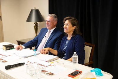 Élder Ulisses Soares e sua esposa, a irmã Rosana Soares, participando no Seminário para nova Liderança de Missão 2020.