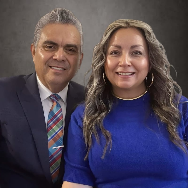 José A. Fernández e Sonia Fernández, que servirão como presidente e companheira da Missão Guatemala Quetzaltenango a partir de julho de 2026.