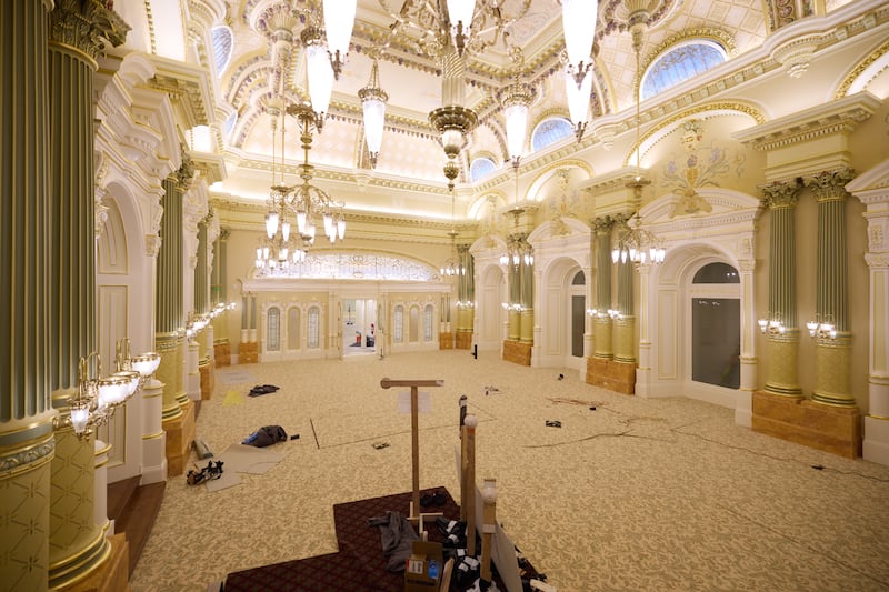 Novo tapete instalado na sala celestial do Templo de Salt Lake em Salt Lake City é mostrado na terça-feira, 23 de junho de 2026.