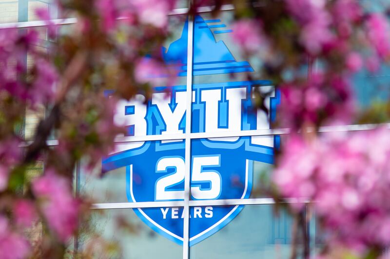O campus da BYU–Idaho em Rexburg, Idaho, é fotografado durante as cerimônias de formatura e convocação na sexta-feira, 10 de abril de 2026.