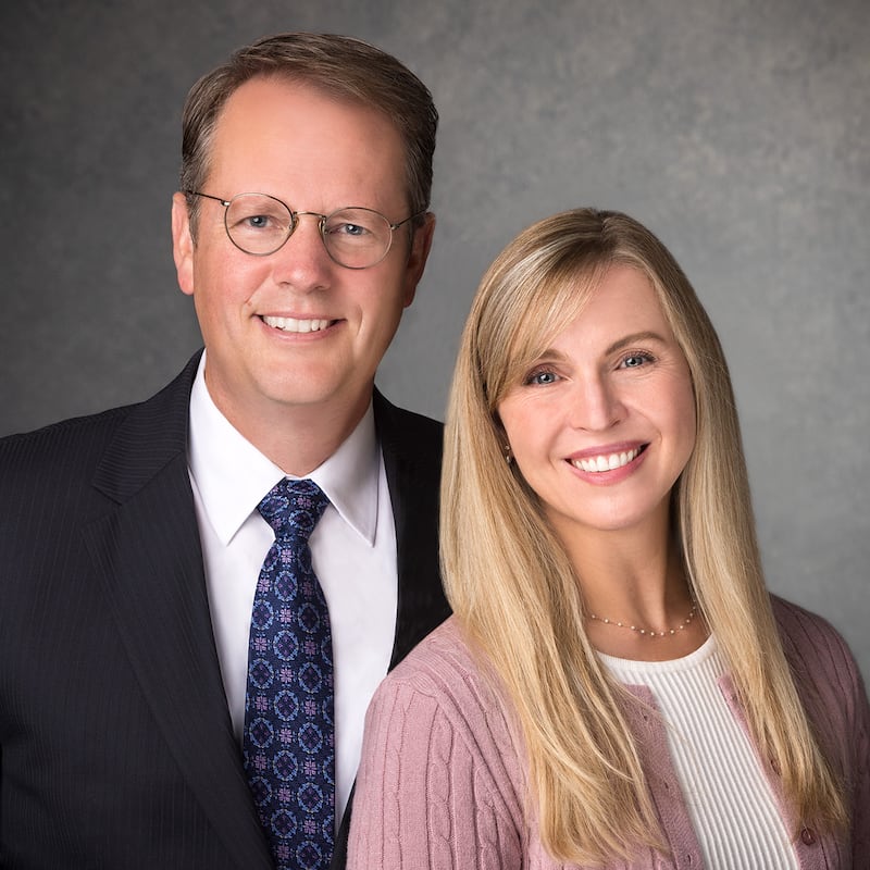 Matthew O. Leavitt e Louise M. Leavitt, que servirão como presidente e companheira da Missão Romênia Bucareste a partir de julho de 2026.