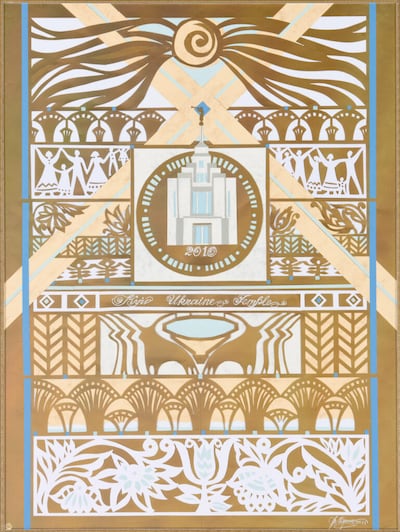 “Esta obra de arte é dedicada ao primeiro templo de A Igreja de Jesus Cristo dos Santos dos Últimos Dias na antiga União Soviética. A pintura contém o ano da dedicação do templo, que foi em 2010. A técnica do trabalho é corte de papel, com elementos de aplicação. O papel inclui papel duro branco e amarelo com uma textura de mármore, e papel dourado e branco com detalhes em azul. A seleção de cores está de acordo com aquelas do templo de Kiev. Esta composição decorativa é construída sobre os sím…