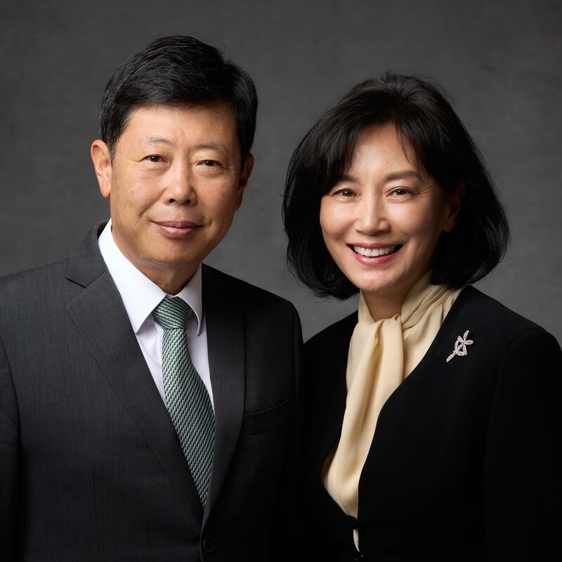 Jae Song e Mia Kang