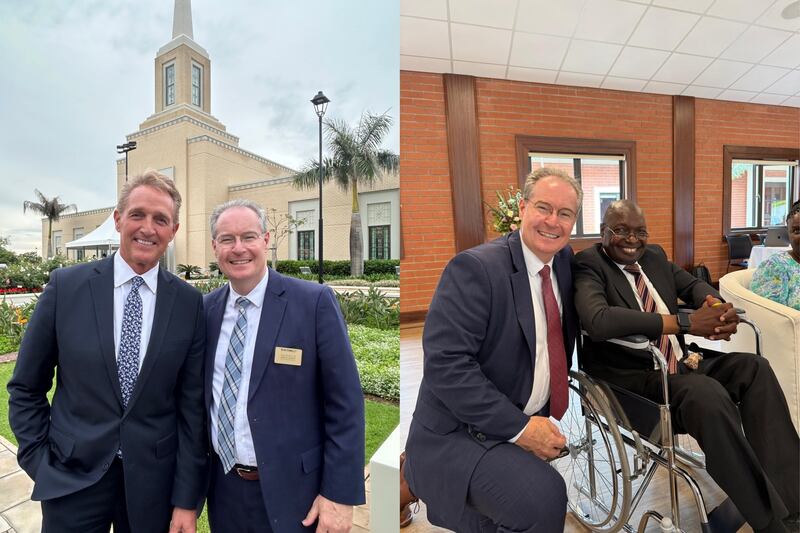 Em duas fotos, Sean Donnelly é retratado com os ex-missionários que o batizaram em 1983 em Harare, Zimbábue.