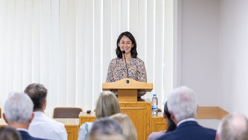 Irmã Kristin M. Yee compartilha instrução durante uma reunião em Larnaca, Chipre, em 2 de setembro de 2026.