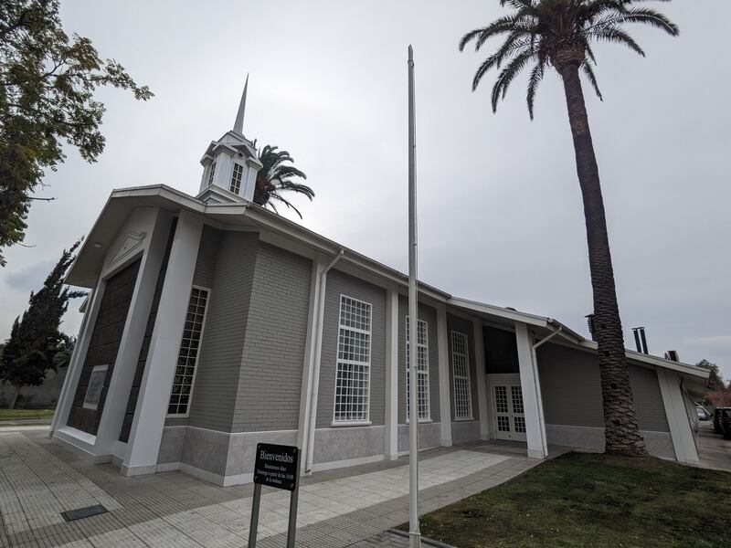 Uma capela de A Igreja de Jesus Cristo dos Santos dos Últimos Dias em Santiago, Chile.