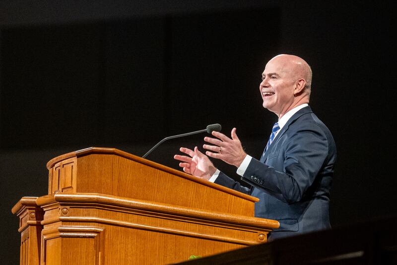 Presidente Alvin F. Meredith III fala a alunos da BYU–Idaho durante o primeiro devocional do campus do semestre, 13 de janeiro de 2026, em Rexburg, Idaho.