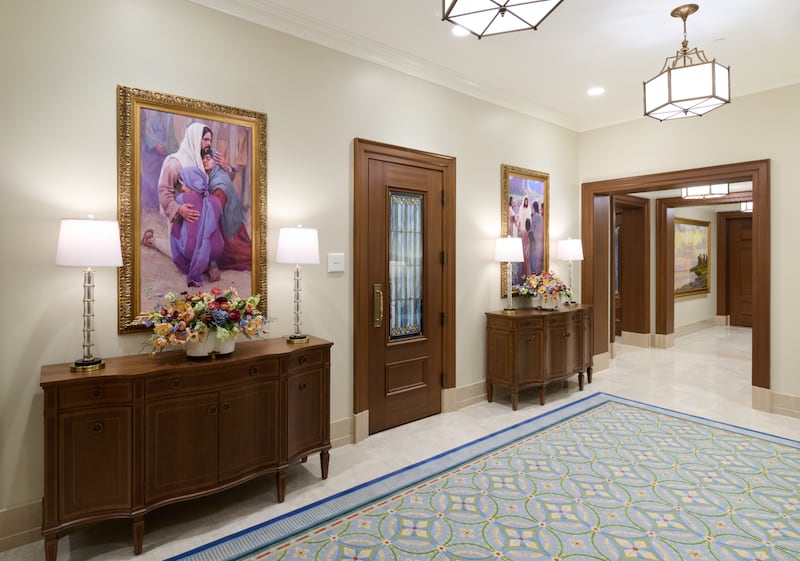 Um corredor do interior do Templo de Cleveland Ohio.