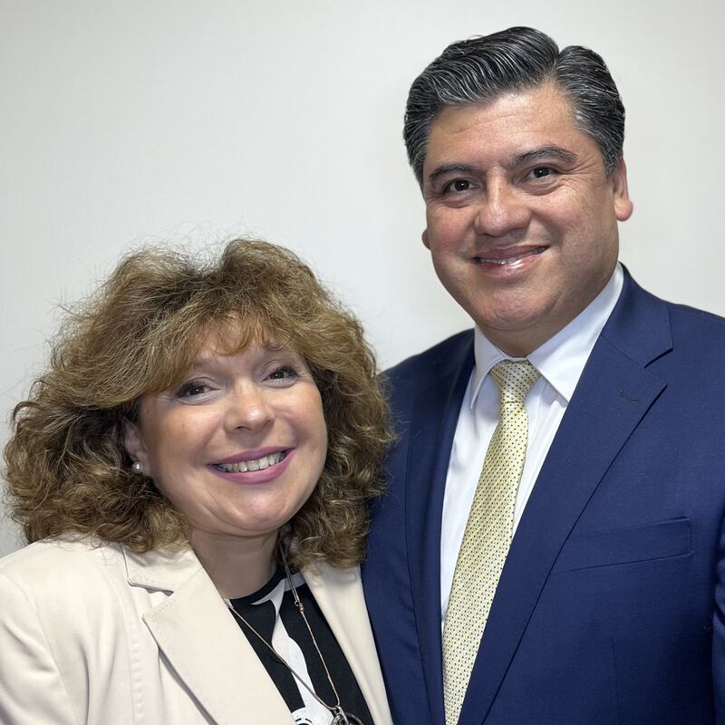 Jorge W. Pérez e Graciela Agustina Pérez, que servirão como presidente e companheira da Missão México Oaxaca a partir de julho de 2026.