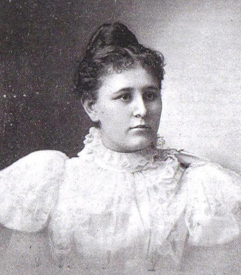 Amanda Inez Knight foi uma das primeiras missionárias proselidoras solteiras da história da Igreja. Ela foi designada para a missão europeia.