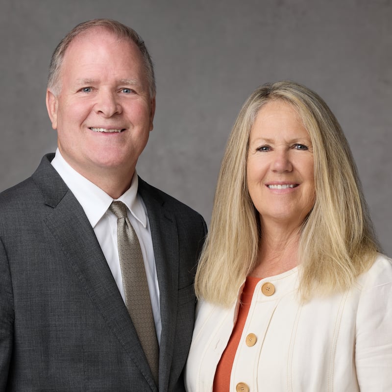 Scott H. Welch e Laura Welch, que servirão como presidente e companheira da nova Missão Idaho Coeur d'Alene a partir de julho de 2026.