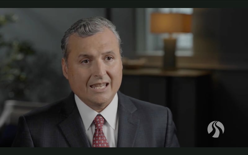Élder Pedro X. Larreal, um Setenta Autoridade Geral, fala durante um devocional de transmissão BYU–Pathway Worldwide na sexta-feira, 2 de outubro de 2026.