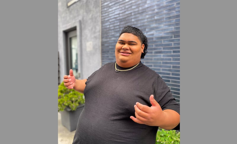 Em uma postagem nas contas de mídia social em 11 de junho de 2023, o vencedor da 21ª temporada do “American Idol”, Iam Tongi, compartilha sobre sua fé e participação como membro de A Igreja de Jesus Cristo dos Santos dos Últimos Dias.